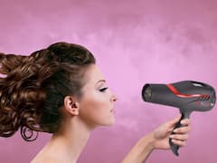 Advantages and disadvantages of hair dryers : तुम्हीही हिवाळ्यात हेअर ड्रायर वापरताय का? मग त्याचे फायदे आणि नुकसान जाणून घ्या.