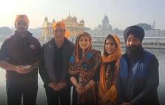 Golden Temple: ਸ੍ਰੀ ਹਰਿਮੰਦਰ ਸਾਹਿਬ ਵਿਖੇ ਨਤਮਸਤਕ ਹੋਏ ਬਾਲੀਵੁੱਡ ਅਦਾਕਾਰ ਰਾਜ ਬੱਬਰ, ਧੀ ਜੂਹੀ ਨੇ ਗੁਰਬਾਣੀ ਦਾ ਮਾਣਿਆ ਆਨੰਦ