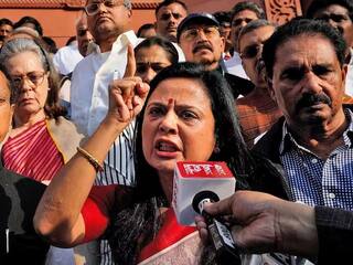 महुआ मोईत्रांवरील कारवाईने राजकारण तापलं, कॅश फॉर क्वेरी प्रकरणी लोकसभेतून निलंबन