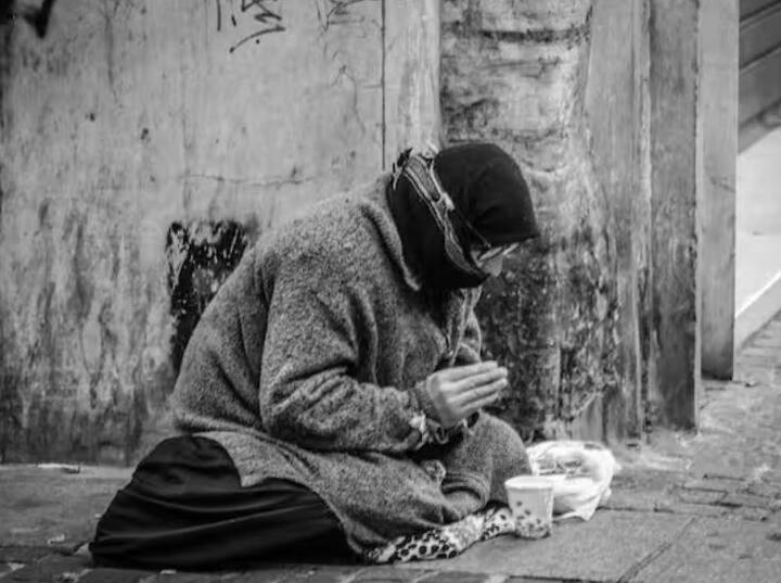 ਦੁਨੀਆ ਦਾ ਸਭ ਤੋਂ ਅਮੀਰ ਭਿਖਾਰੀ ਭਾਰਤ ਦੇ ਮੁੰਬਈ ਸ਼ਹਿਰ ਵਿੱਚ ਰਹਿੰਦਾ ਹੈ। ਜ਼ੀ ਨਿਊਜ਼ ਦੀ ਰਿਪੋਰਟ ਮੁਤਾਬਕ ਭਾਰਤ ਜੈਨ ਨੂੰ ਗਲੋਬਲ ਪੱਧਰ 'ਤੇ ਦੁਨੀਆ ਦੇ ਸਭ ਤੋਂ ਅਮੀਰ ਭਿਖਾਰੀ ਵਜੋਂ ਮਾਨਤਾ ਮਿਲੀ ਹੈ।