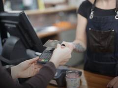 क्रेडिट कार्ड का इस्तेमाल करने वाले इस गलती के चलते हो जाते हैं फ्रॉड का शिकार, जान लें बचने के नियम