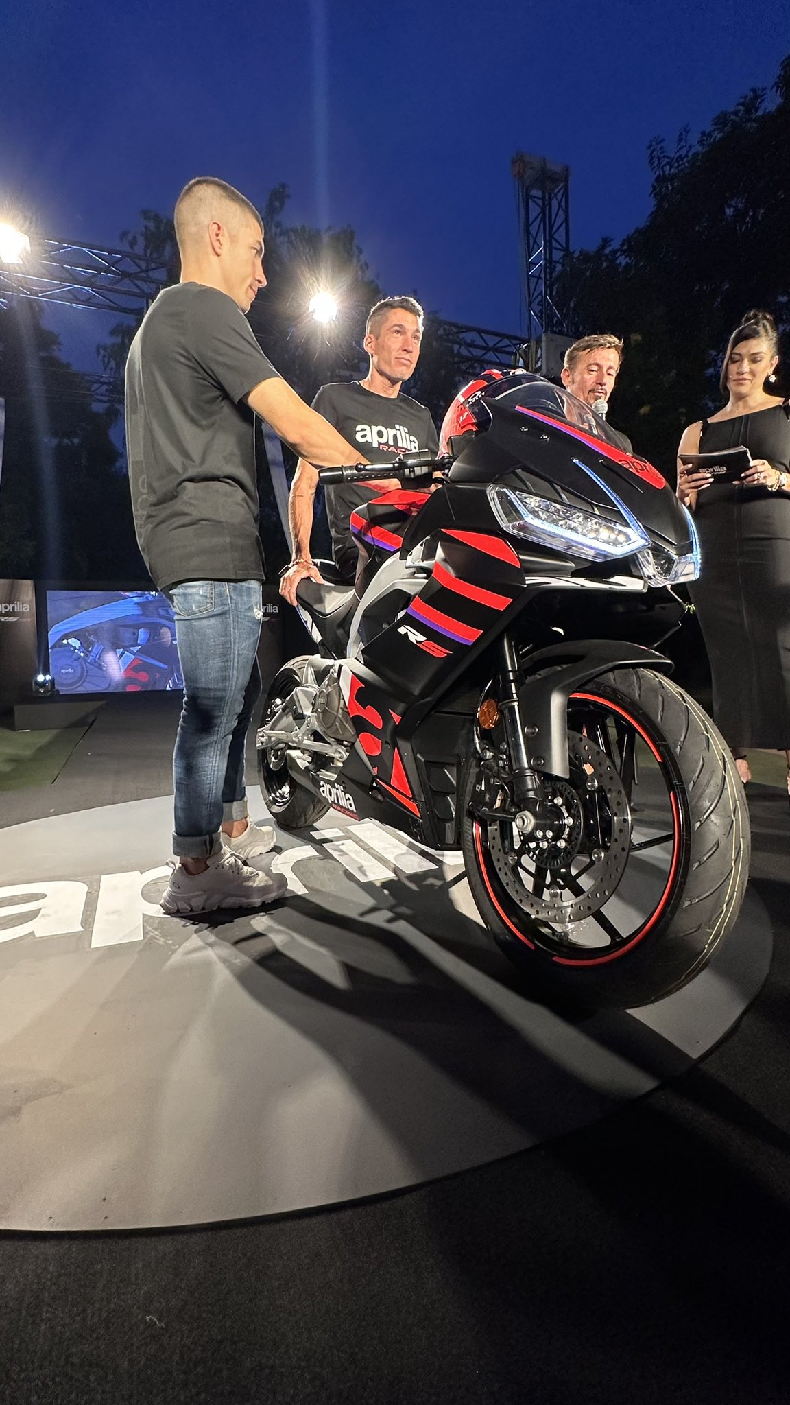 भारत में लॉन्च हुई Aprilia RS 457, इतनी कीमत में घर ला सकते हैं बेस्ट माइलेज सीएनजी हैचबैक!