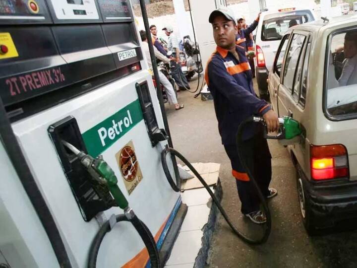 petrol and diesel price chennai on december 9th 2023 know full details Petrol Diesel Price Today: நேற்று பார்த்த அதே விலை.. இன்று அதே நிலை..? இன்றைய பெட்ரோல், டீசல் நிலவரம்..!