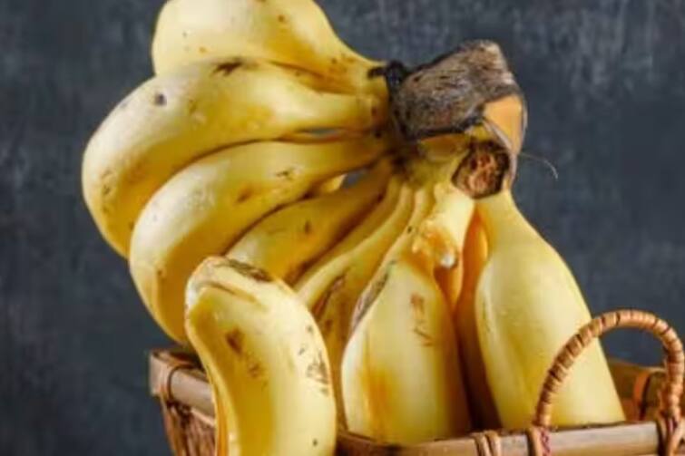 can you eat bananas on an empty stomach  આ લોકોએ ખાલી પેટ કેળા ભૂલથી પણ ન ખાવા જોઈએ, થઈ જશો આ બીમારીના શિકાર 