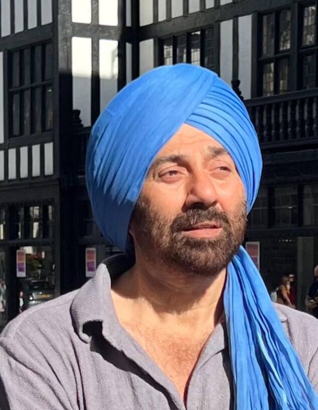 सनी देओल ने काफी सालों बाद बड़े पर्दे पर वापसी की थी. वो फिल्म गदर 2 में नजर आए. फिल्म ने बॉक्स ऑफिस पर झंड़ा गाड़ दिया. सनी पाजी भी हर तरफ छा गए.