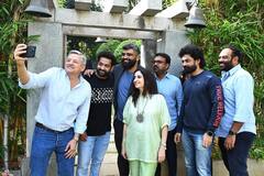 తారక్ ఇంట్లో నెట్‌ఫ్లిక్స్ సీఈవో - ఫొటోలు వైరల్!