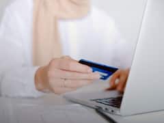 क्रेडिट कार्ड का इस्तेमाल करने वाले इस गलती के चलते हो जाते हैं फ्रॉड का शिकार, जान लें बचने के नियम