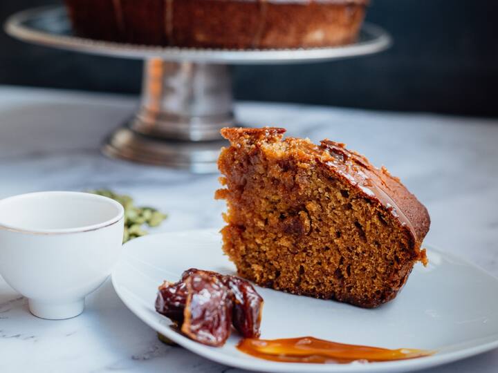 Dates Cake Recipe : கிறிஸ்துமஸ் பண்டிகை நெருங்கி கொண்டிருக்கும் வேளையில், ஆரோக்கியமான பேரிச்சம்பழ கேக் செய்வது எப்படி என பார்க்கலாம்.