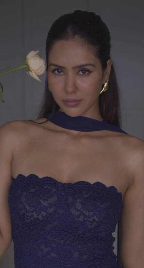 Sonam Bajwa: ਸੋਨਮ ਬਾਜਵਾ ਦੀਆਂ ਨਵੀਆਂ ਤਸਵੀਰਾਂ ਚਰਚਾ 'ਚ, ਨੀਲੇ ਰੰਗ ਦੀ ਡਰੈੱਸ 'ਚ ਸ਼ੇਅਰ ਕੀਤੀਆਂ ਖੂਬਸੂਰਤ ਤਸਵੀਰਾਂ, ਇੱਥੇ ਦੇਖੋ