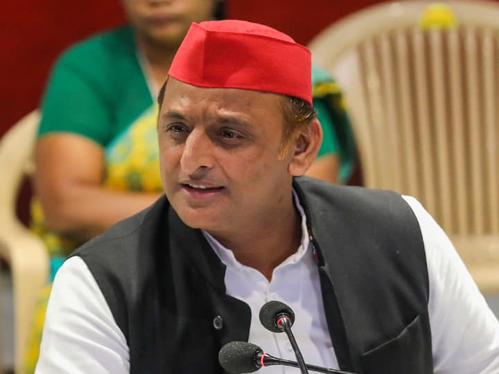 Akhilesh Yadav attacks yogi government shared video of Keshav Prasad Maurya who promising to build airport as well as bus stop UP Politics: 'बस अड्डा दे नहीं पा रहे, वादा कर रहे एयरपोर्ट का', डिप्टी सीएम की वीडियो शेयर कर अखिलेश यादव ने बोला हमला