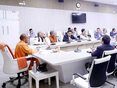 CM योगी ने नोएडा में की बैठक, अधिकारियों ने पेश किया लेखा-जोखा, जानिए क्या मिला निर्देश