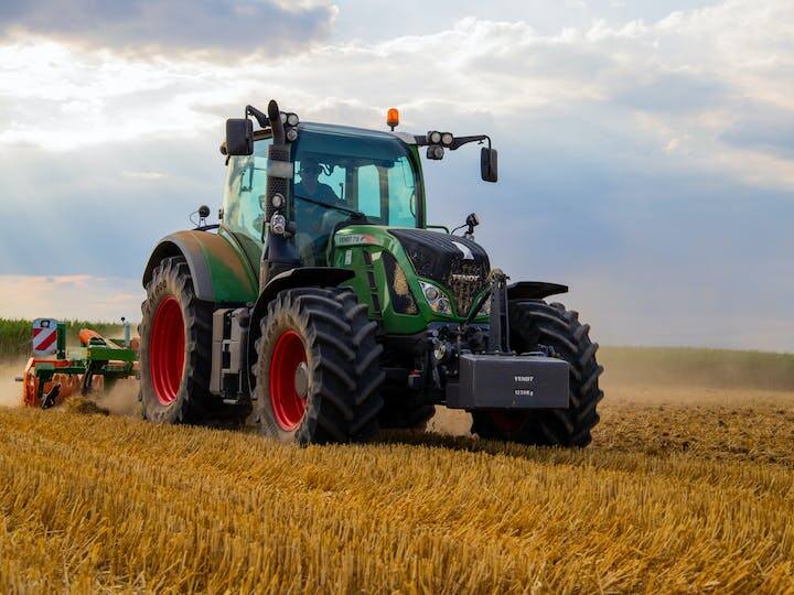 Why tractor design is different from other vehicles know in details आखिर दूसरे वाहनों से देखने में अलग क्यों होता है खेती में इस्तेमाल होने वाला ट्रैक्टर, जानिए