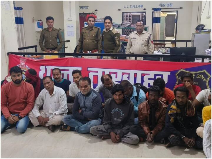 Bilaspur police taken action against dhabas who were offering liquor to customers in Chhattisgarh ann Bilaspur News: खुले में पी रहे थे शराब और ढाबों में छलकाए जा रहे थे जाम, बिलासपुर में 104 लोगों पर कार्रवाई