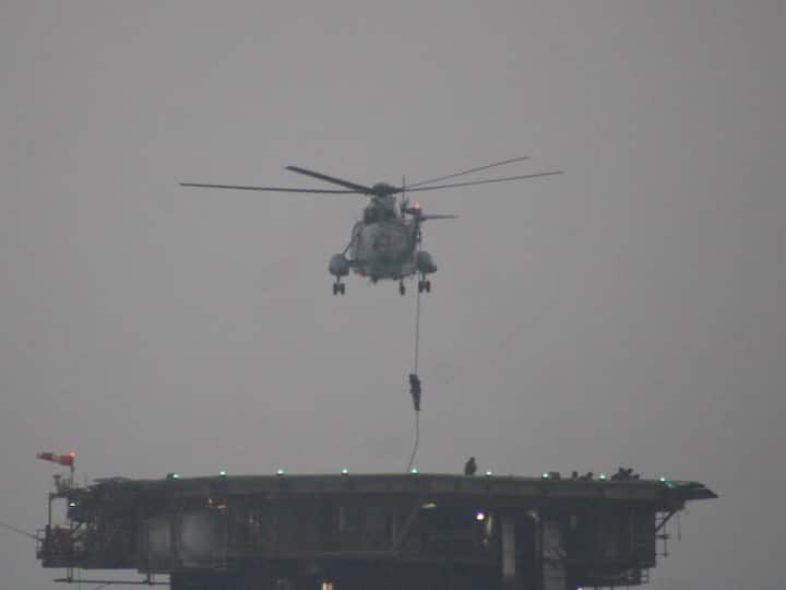 An Indian Navy soldier in Exercise ‘Prasthan’ climbs off a helicopter onto the oil platform. Under the Western Naval Command, this exercise occurs biannually to verify and validate protocols aimed at addressing potential contingencies on oil production platforms. (Source: X/@IN_WNC)