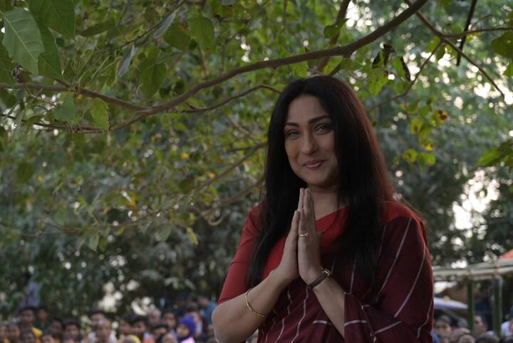 'নীহারিকা'-র সাফল্যের পরে নতুন ছবির ঘোষণা পরিচালক ইন্দ্রাশীষ আচার্য্যের (Indrasis Acharya)। এই ছবিতে প্রথমবার জুটি হিসেবে দেখা যাবে ঋতুপর্ণা সেনগুপ্ত (Rituparna Sengupta) ও ঋত্বিক চক্রবর্তী (Ritwick Chakraborty)-কে