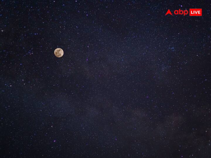 मंगल (Mars) के पास 2 चांद हैं, वहीं प्लूटो (Pluto) के पास 5 चंद्रमा है. बृहस्पति (Jupiter) 95 चांद के साथ सौरमंडल का दूसरा सबसे बड़ा ग्रह है.