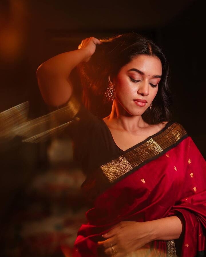 இவரது இந்த புகைப்படங்கள் தற்போது லைக்ஸ்களை அள்ளி வருகிறது.