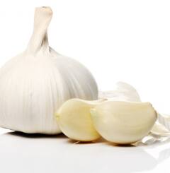 Garlic benefits: ਸਵੇਰੇ-ਸਵੇਰੇ ਖਾਲੀ ਪੇਟ ਕੱਚਾ ਲੱਸਣ ਖਾਣ ਦੇ 5 ਗਜ਼ਬ ਦੇ ਫਾਇਦੇ...ਆਓ ਜਾਣਦੇ ਹਾਂ