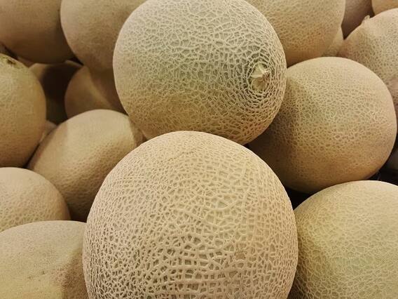 World Most Expensive Fruit: ప్రపంచంలోనే అత్యంత ఖరీదైన పండు ఇదే, కేజీ ధరతో లగ్జరీ కారు కొనొచ్చు World Most Expensive Fruit: ప్రపంచంలోనే అత్యంత ఖరీదైన పండు ఇదే, కేజీ ధరతో లగ్జరీ కారు కొనొచ్చు