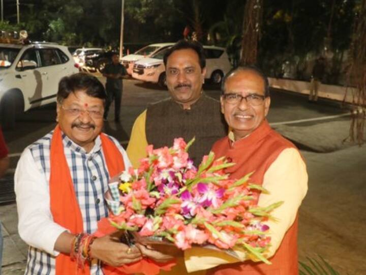 BJP CM Name Kailash Vijayvargiya meets Shivraj Singh Chauhan before announcement of cm name in mp MP Elections 2023 BJP CM Name: सीएम के नाम के एलान से पहले शिवराज सिंह चौहान से मिले कैलाश विजयवर्गीय, अटकलों का बाजार गर्म