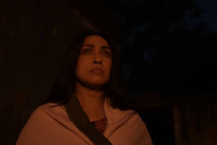 ধীরে ধীরে উন্মোচিত হয় সেই এলাকার চমকপ্রদ সব সত্যি। এই ঘটনা নিয়েই ইন্দ্রাশীষের নতুন ছবি। সিনেমাটির নাম, 'গাজনের ধুলোবালি'।