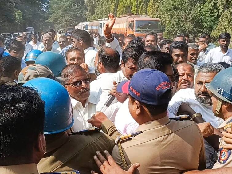 sangli news Swabhimani Shetkari Saghtana march on Vasantdada Patil Shetkari Sahakari Sakhar Karkhana over sugarcane price Swabhimani Shetkari Saghtana : सांगलीत ऊस आंदोलनाची ठिणगी; 'स्वाभिमानी'ची वसंतदादा कारखान्यावर धडक, कार्यकर्त्यांकडून कारखान्यात घुसण्याचा प्रयत्न