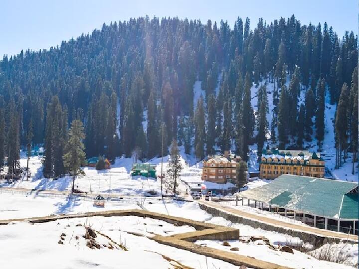 IRCTC Kashmir Tour: अगर आप मार्च में कश्मीर की हसीन वादियों का लुत्फ उठाना चाहते हैं आईआरसीटीसी के इस फ्लाइट पैकेज में बुकिंग करवा सकते हैं.