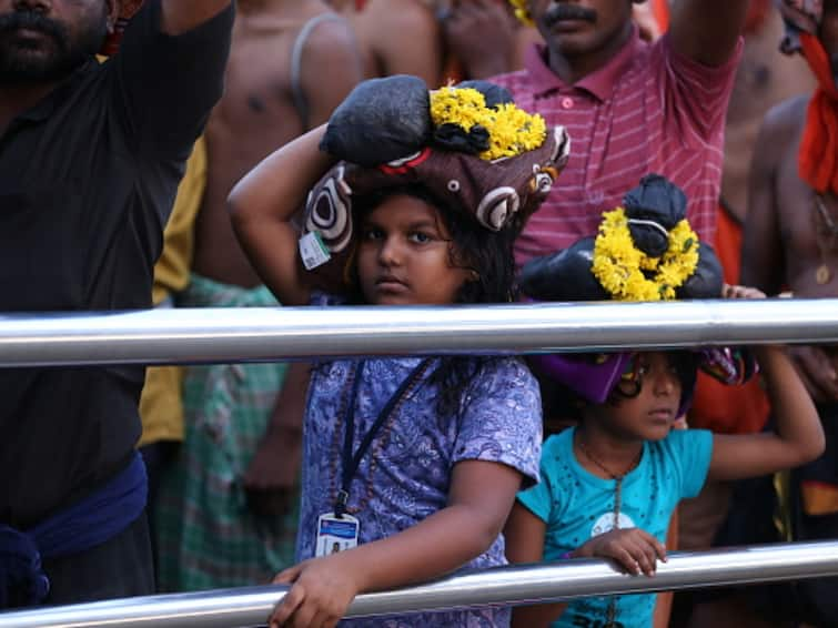 Kerala 12-Year-Old Girl Dies During Trek To Lord Ayyappa Shrine After Falling Unconscious Appachimedu Sabarimala Kerala: 12-Year-Old On Sabarimala Pilgrimage Dies During Trek To Ayyappa Shrine