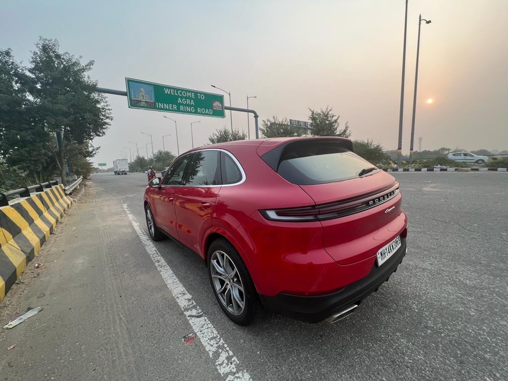 Porsche Cayenne Test Drive: नई पोर्शे कायेन के साथ दिल्ली से आगरा की रोड ट्रिप, ज्यादा कंफरटेबल फीचर्स के साथ मिलता है बेहतरीन एक्सपीरियंस 