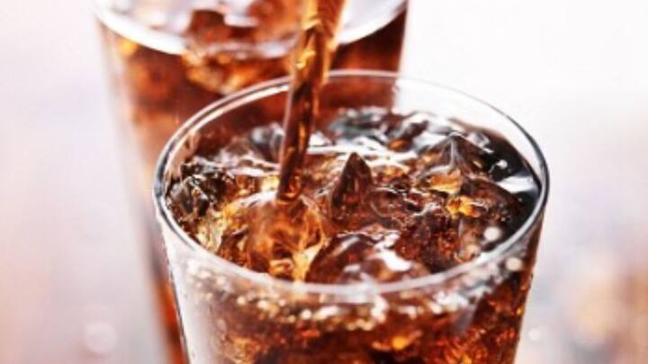 Soft Drinks And Type II Diabetes:স্বাদ ভাল, সেবন করা যায় নানা ভাবে। তবে স্বাস্থ্য়ের উপর প্রভাব কতটা ইতিবাচক? গত কয়েক বছর ধরেই সফট ড্রিঙ্কসের জনপ্রিয়তা দুশ্চিন্তার ভাঁজ বাড়িয়েছে বিশেষজ্ঞদের।