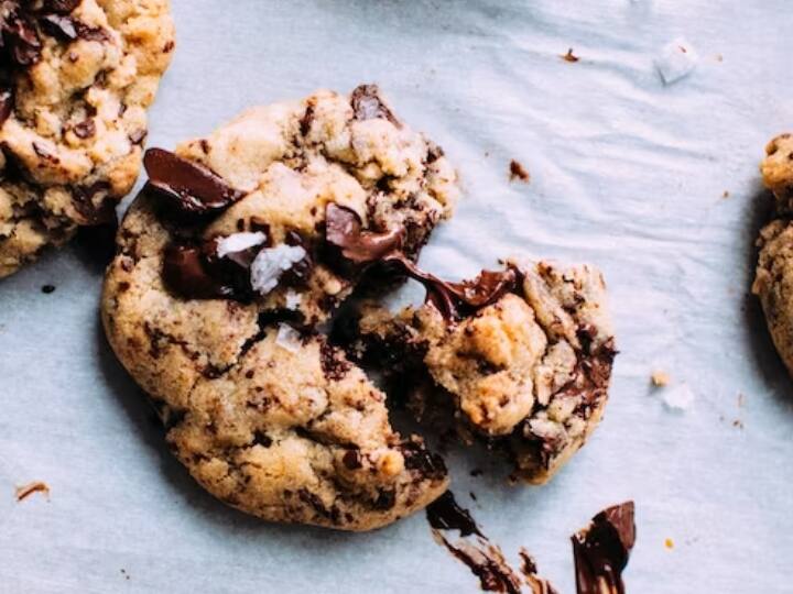 Chocolate Chip Cookies Recipe : சுவையான ப்ரெட் குக்கீஸை இன்றே ட்ரை செய்யுங்கள்.