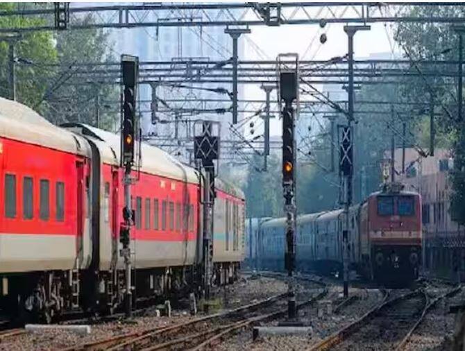 ਇਸ ਦੇ ਨਾਲ ਹੀ, ਸੈਕਿੰਡ ਏਸੀ ਦੀ ਇੱਕ ਬੋਗੀ ਵਿੱਚ 5.2 ਟਨ ਦੇ ਦੋ AC ਅਤੇ ਤੀਜੇ AC ਦੀ ਇੱਕ ਬੋਗੀ ਵਿੱਚ 7 ​​ਟਨ ਦੇ ਦੋ AC ਲਗਾਏ ਗਏ ਹਨ।