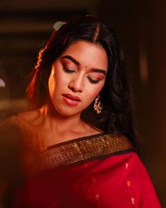 Mirnalini Ravi Photos: గుంటూరు మిర్చిలా ఘాటుగా ఉన్న మృణాళిని