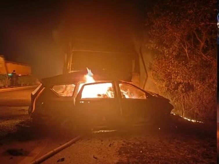 Uttarpradesh accident 8 including child killed after car collides with truck catches fire in UP UP Accident: லாரி மீது கார் மோதி விபத்து - தீயில் கருகி 8 பேர் உயிரிழப்பு! உ.பி.யில் பயங்கர சோகம்!