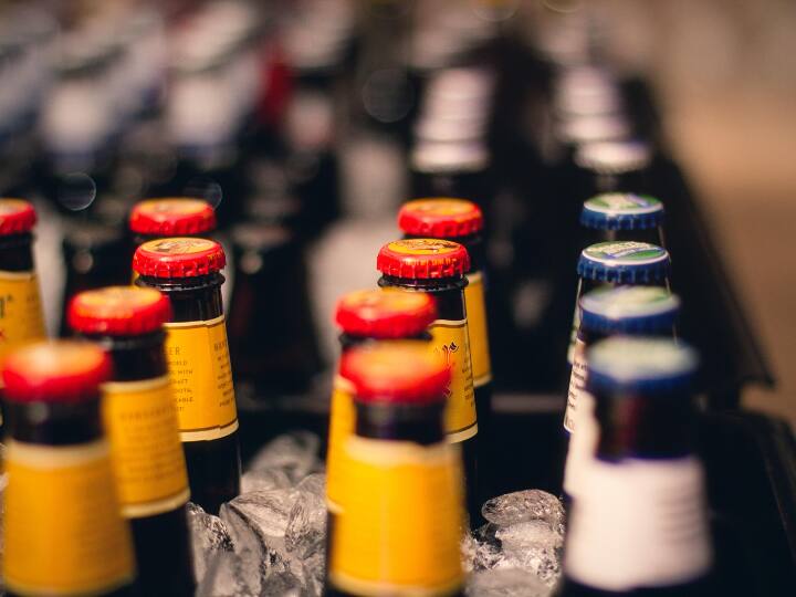 हम दुनिया की जिस सबसे महंगी बियर की बात कर रहे हैं. उसकी कीमत इतनी ज्यादा है कि उतने पैसे में आप दिल्ली में एक बंगला खरीद सकते हैं. कई लग्जरी गाड़ियां खरीद सकते हैं.