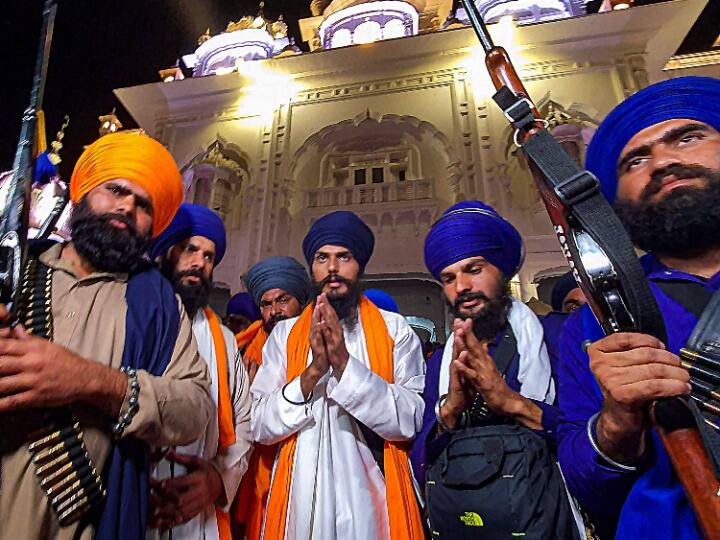 Waris Punjab De: ‘स्वतंत्रता का अधिकार अंतिम नहीं...’अमृतपाल सिंह के साथी कलसी को HC से झटका, खारिज हुई जमानत याचिका High Court rejects bail plea of Amritpal Singh associate Kalsi Waris Punjab De: ‘स्वतंत्रता का अधिकार अंतिम नहीं...’अमृतपाल सिंह के साथी कलसी को HC से झटका, खारिज हुई जमानत याचिका