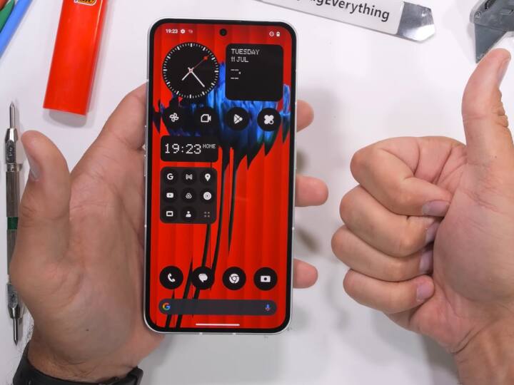 Nothing Phone 5: नथिंग के लेटेस्ट हैंडसेट पर भी डिस्काउंट दिया जा रहा है. आप इसे 34,999 रुपये में खरीद सकते हैं. इसमें 4700 एमएएच की बैटरी और 50+50MP के दो कैमरा मिलते हैं.