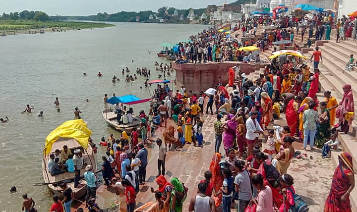এমন পরিস্থিতিতে সূর্যাস্তের পর রাশি পরিবর্তনের কারণে এ বছর মকর সংক্রান্তির শুভ সময় হবে ১৫ জানুয়ারি। এ বছর মকর সংক্রান্তি আসবে ঘোড়ায় বসে অর্থাৎ তার বাহন হবে ঘোড়া এবং তার বাহন হবে সিংহ।