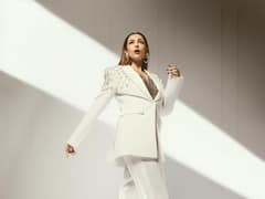 Malaika Arora in Blazzer : యాభైల్లోనూ హాట్​గా ఉండడం మలైకాకే సాధ్యం