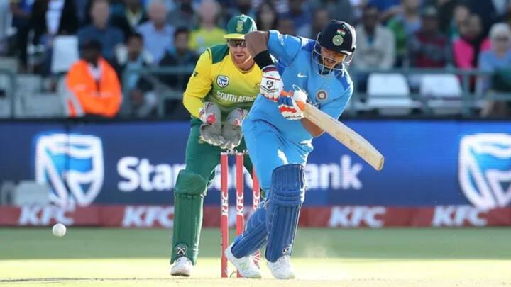 আন্তর্জাতিক টি-টোয়েন্টিতে প্রথম ভারতীয় হিসাবে শতরান হাঁকিয়েছিলেন সুরেশ রায়না।