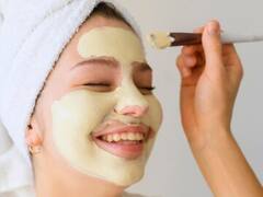 फेस पर हो गए हैं दाग तो बस बेसन में मिलाएं ये खास चीजें, चांद सा चमकेगा चेहरा