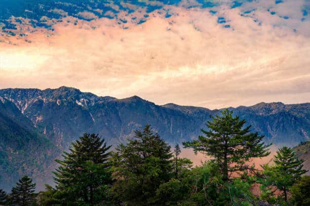 भारतातील ईशान्येकडील राज्य, तेथील संस्कृती आणि सौंदर्यासाठी फक्त भारतातच नव्हे तर जगभरात प्रसिद्ध आहेत.