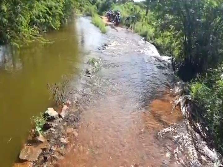 பெரியகுளம் அருகே குளங்களில் இருந்து வெளியேறிய உபரி நீர்; விளைநிலங்கள் சேதம் - விவசாயிகள் வேதனை