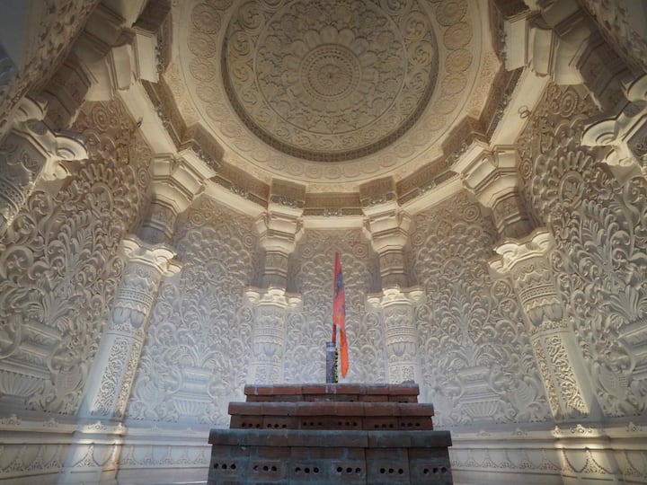 Remarkable architecture and finishing can be seen in the garbhagriha area (sanctum sanctorum of the temple), where the idol of Ram Lalla will be placed. The international vice-president of Vishva Hindu Parishad and general secretary of Shri Ram Janmabhoomi Teerth Kshetra Champat Rai said that the lighting has been completed recently in this area. (Image Source: X/@ChampatRaiVHP)