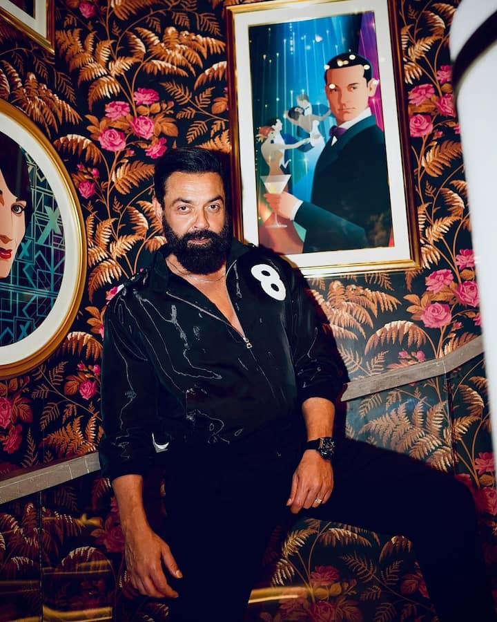 फिल्म में बॉबी देओल के साथ इंडस्ट्री के हैंडसम हंक रणबीर कपूर, अनिल कपूर और रश्मिका मंदाना भी नजर आ रही हैं.