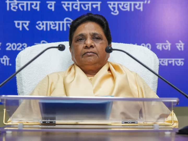 BSP leader Mayawati slams yogi government over meerut bjp bsp fight viral video row ann UP Politics: पार्षदों की पिटाई को लेकर BJP पर भड़कीं बसपा सुप्रीमो मायावती, बोलीं- सत्ता के अहंकार में दबंगई दिखा रहे