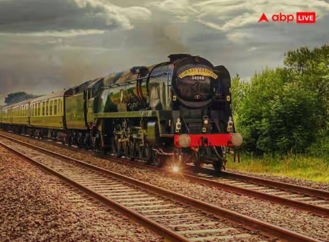 ਏਸੀ ਕੋਚਾਂ ਵਿੱਚ, ਏਸੀ ਕੋਚ ਦੇ ਅਧਾਰ 'ਤੇ ਲਗਾਇਆ ਜਾਂਦਾ ਹੈ। ਉਦਾਹਰਨ ਲਈ, ICF ਦੇ ਪਹਿਲੇ AC ਕੋਚ ਵਿੱਚ 6.7 ਟਨ ਦਾ AC ਲਗਾਇਆ ਗਿਆ ਹੈ।