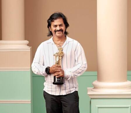 தற்போது தமிழ் திரையுலகில் பிஸியான நகைச்சுவை நடிகராக வலம் வருகிறார்.