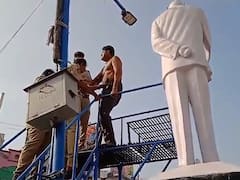 అంబేడ్కర్ విగ్రహం ముందు బట్టలిప్పి అసభ్య ప్రవర్తన! పొన్నూరులో రేగిన దుమారం