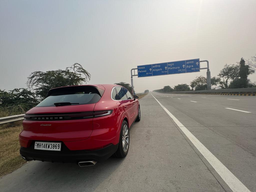 Porsche Cayenne Test Drive: नई पोर्शे कायेन के साथ दिल्ली से आगरा की रोड ट्रिप, ज्यादा कंफरटेबल फीचर्स के साथ मिलता है बेहतरीन एक्सपीरियंस 